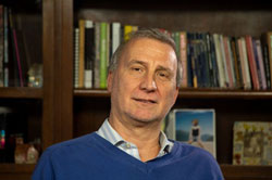 Alejandro Nató es autor en Editorial Reus