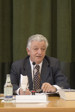 José Antonio Gómez Segade es autor en Editorial Reus