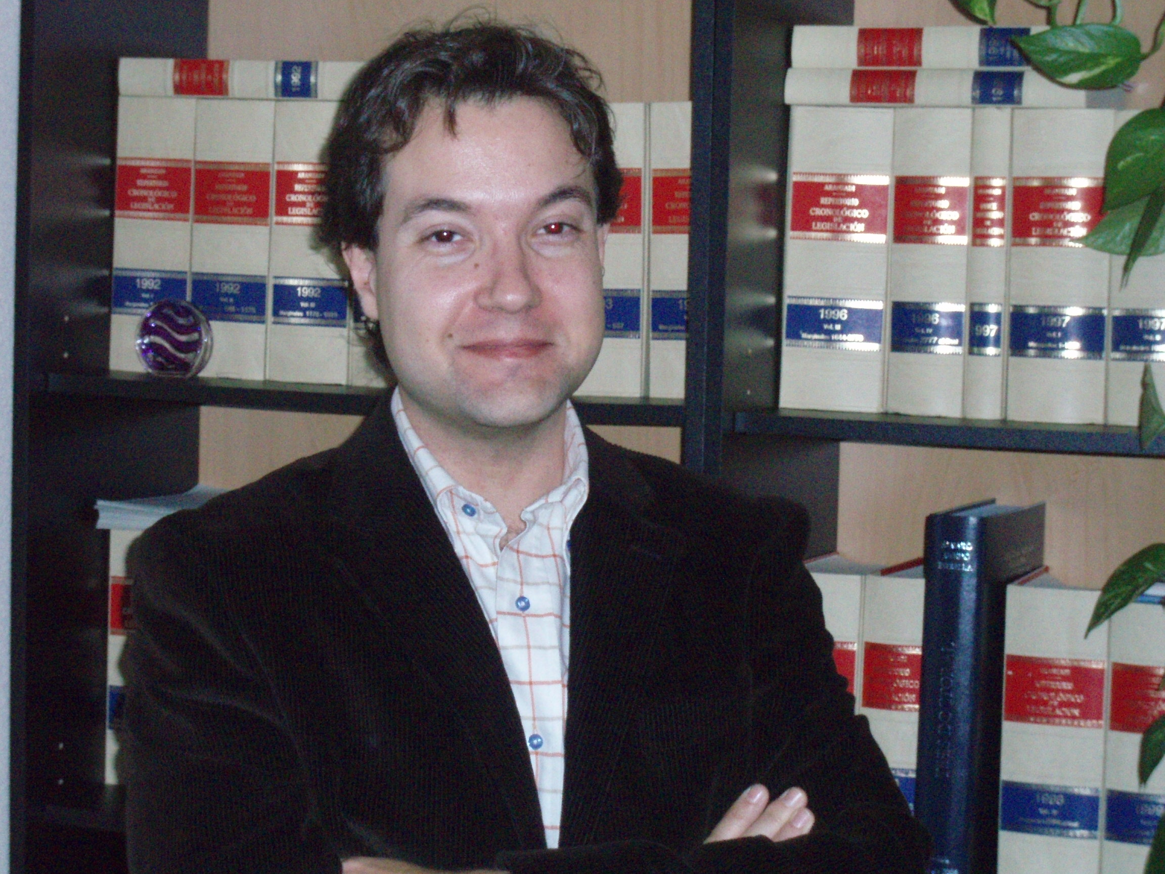 Álvaro Mendo Estrella es autor en Editorial Reus