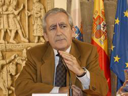 Luis Martín Rebollo es autor en Editorial Reus