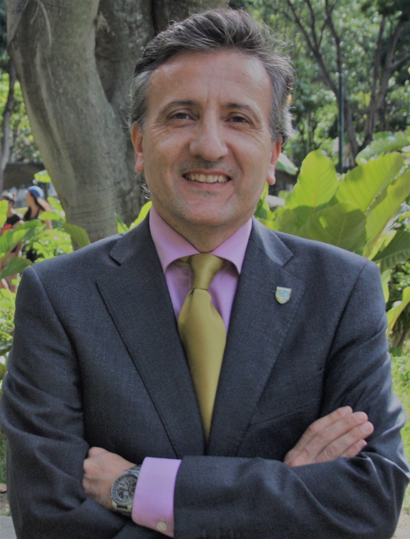 Rafael Bernad Mainar es autor en Editorial Reus
